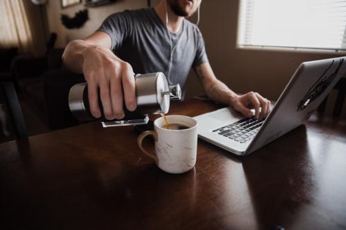 Resep Kopi Anti-Mainstream: Udah Pernah Coba Cinnamon Coffee dengan French Press?